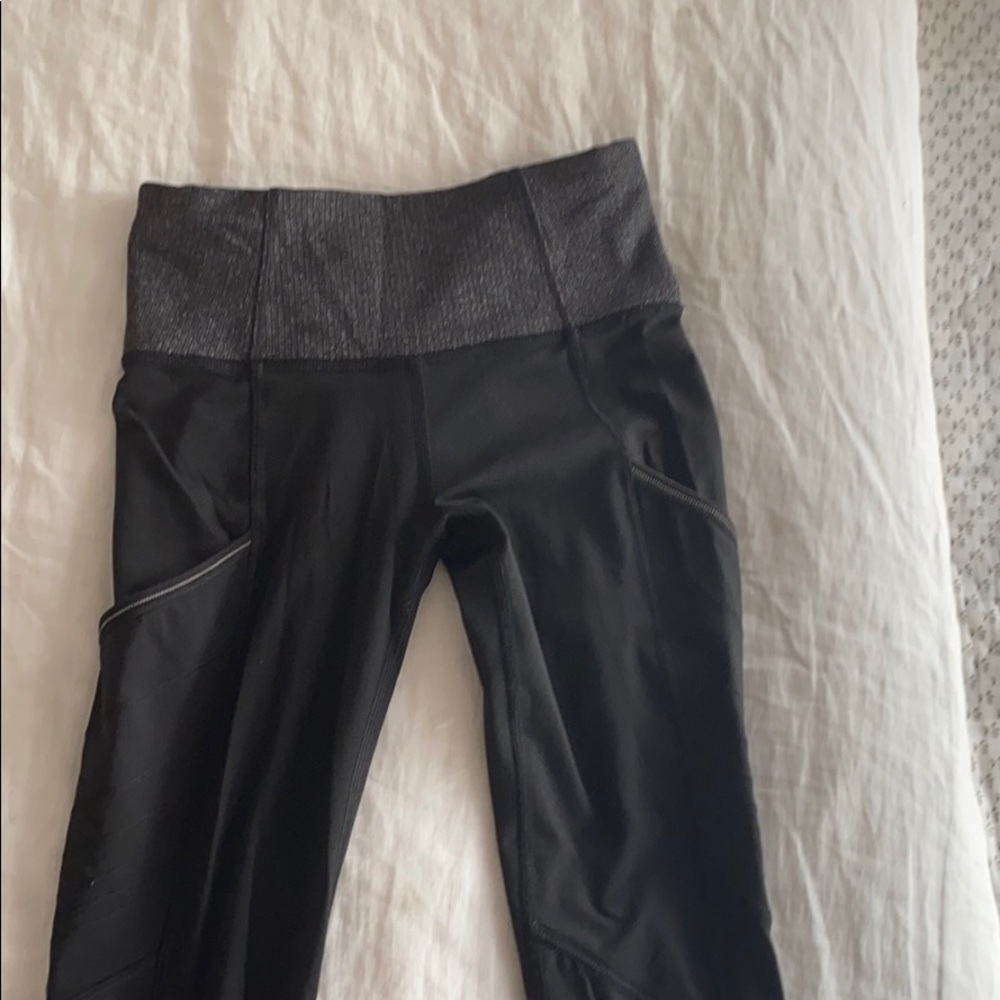 black LULU LEMON leggings. 🖤🤍🖤